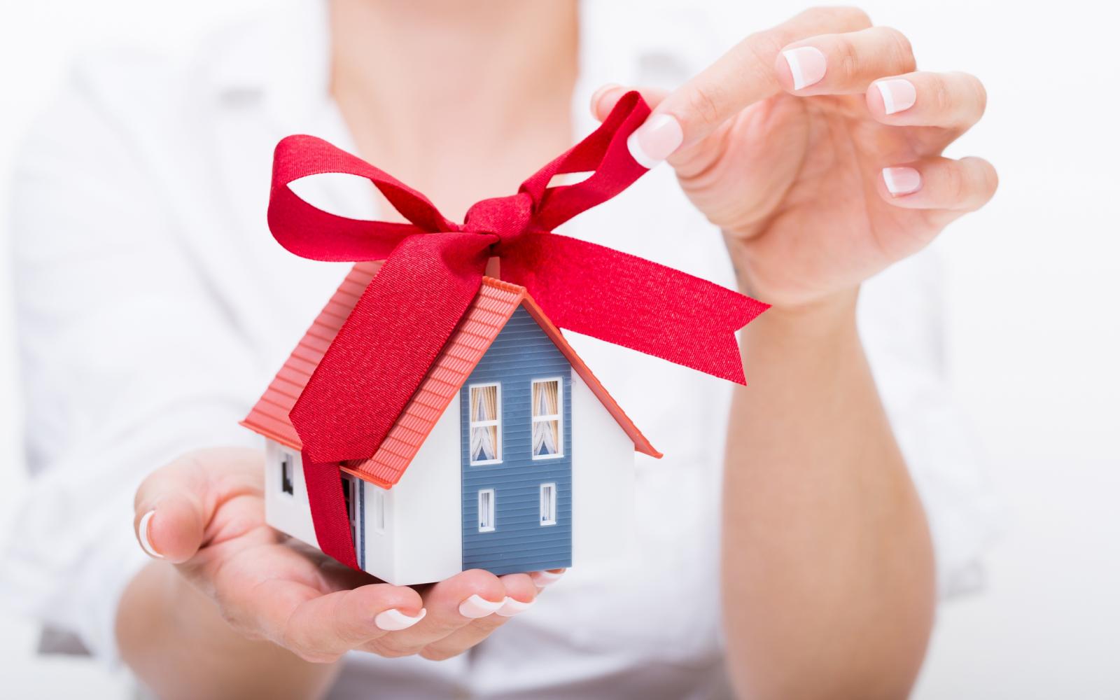Liên hệ Luật sư tư vấn tặng cho đất ở Bình Dương qua số 0934 674 599 – 0971 491 595