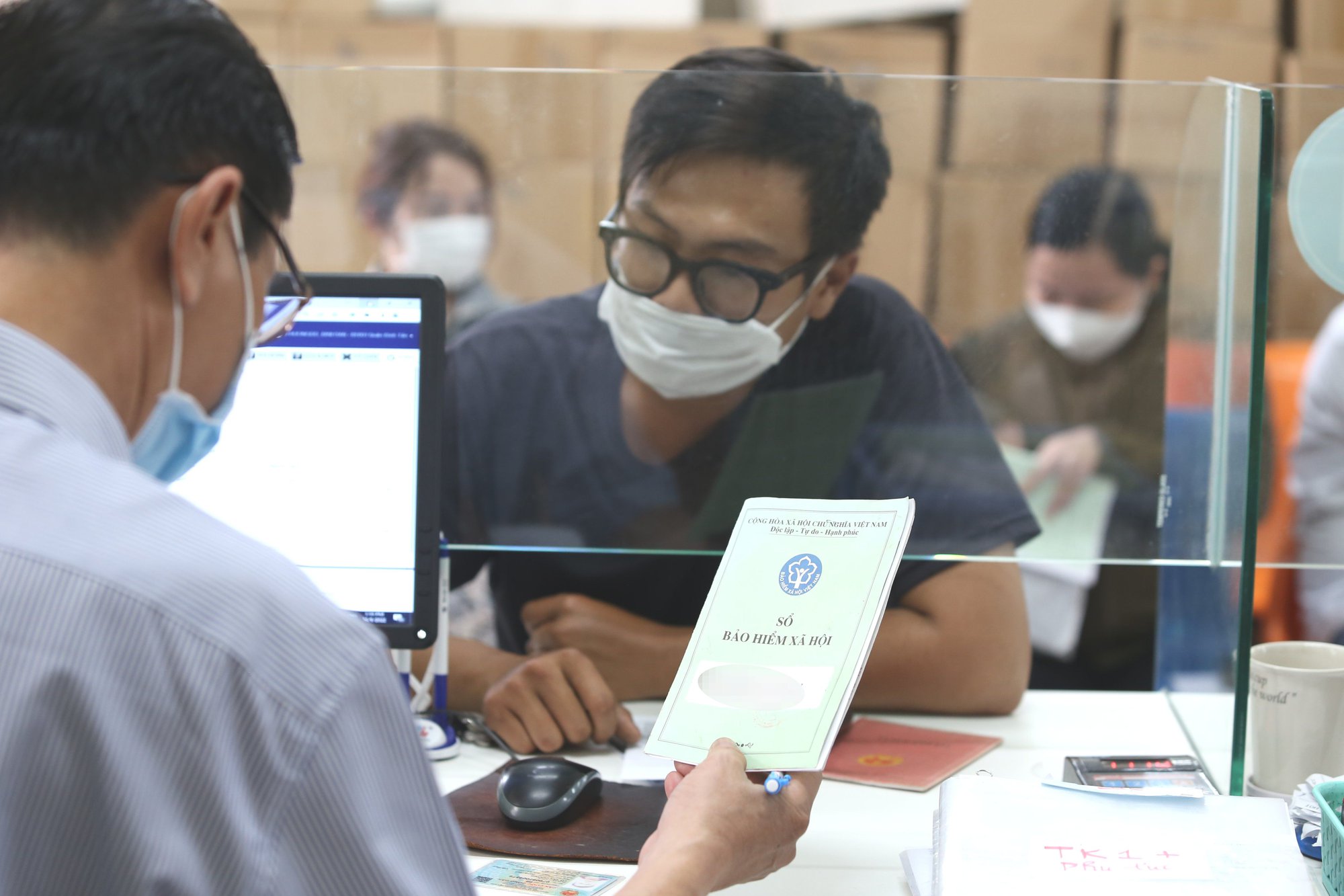 Liên hệ Luật sư hỗ trợ giải quyết trùng BHXH tại TP Hồ Chí Minh qua số 0934 674 599 – 0971 491 595