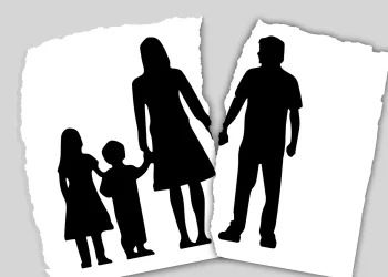 Liên hệ Luật sư hỗ trợ giành quyền nuôi con sau khi ly hôn qua số 0934 674 599 – 0971 491 595